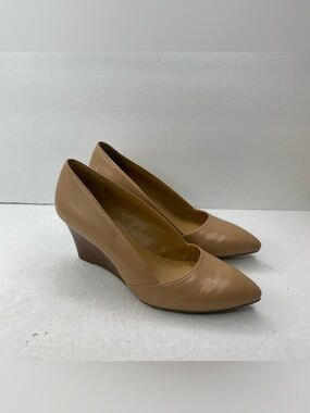 Franco Sarto Classic Tan 2.5” Wedge SZ 8 M Pumps - Comfort Heel